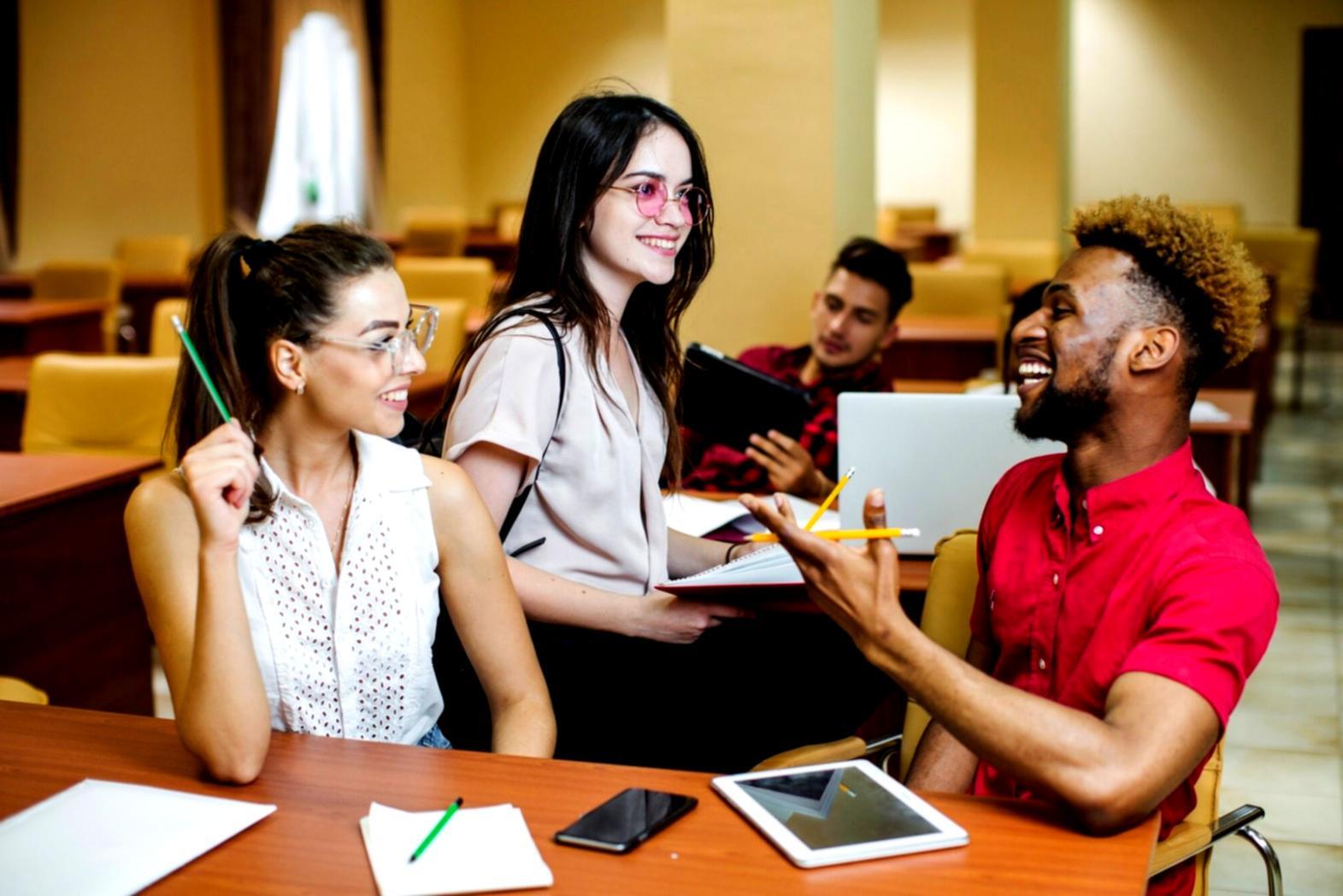 Espace de travail moderne pour la formation en finances d'entreprise